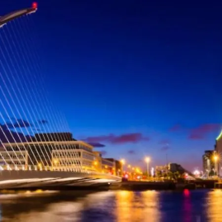 Guestready - Modern Top Floor 2-Bed Apartment In City Centre Parking * Dublin
