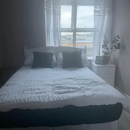 Guestready - Modern Top Floor 2-Bed Apartment In City Centre Parking Apartment *